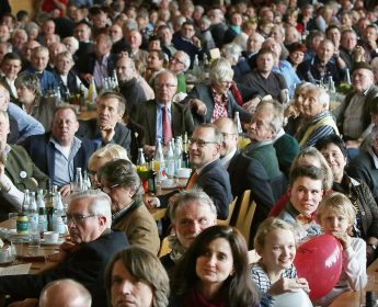 Volles Haus: Beim Hohenloher Bauerntag an Lichtmess feiern Bauern und Bürger gemeinsam.